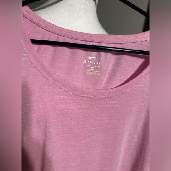 Dri-Fit light pink Nike, size 2X, pet/smoke free home. - Picture 2 of 6